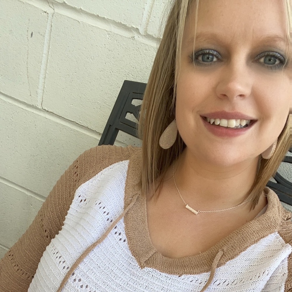 Meet your Posher, Allyssa